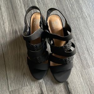 Black block sandal heels size 9.5 new worn brand new!!!